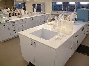 سکوبندی آزمایشگاه به آزماسکوسامان
